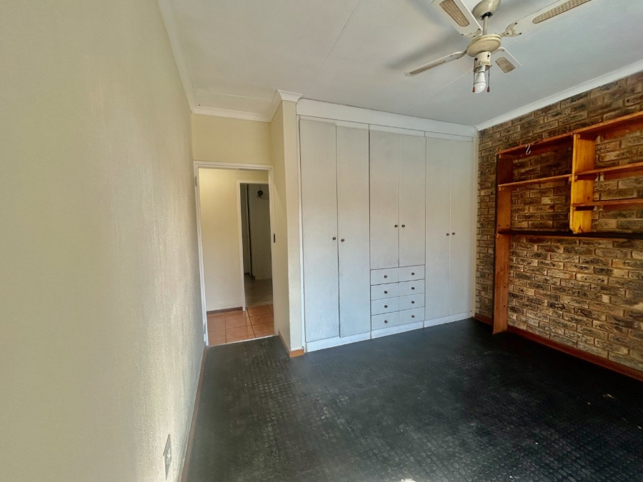 5 Bedroom Property for Sale in Ifafi North West